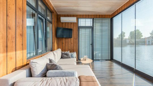 Żaluzje fasadowe – estetyka i technologia, które zmieniają architekturę nowoczesnych domów