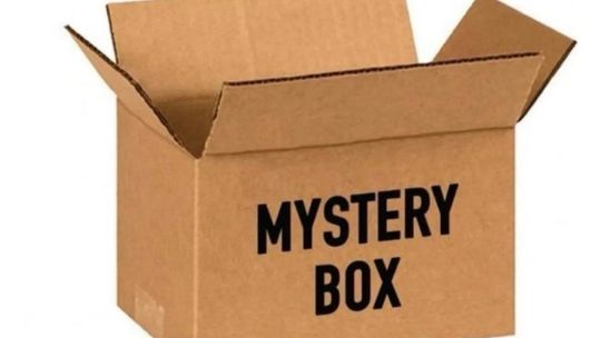 Zapłacił 580 złotych za „tajemnicze skrzynki". W środku znalazł pędzle do makijażu i podkładki pod stół