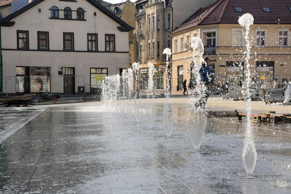 Niebezpiecznie w Jarocinie. Co kryje woda z fontanny?