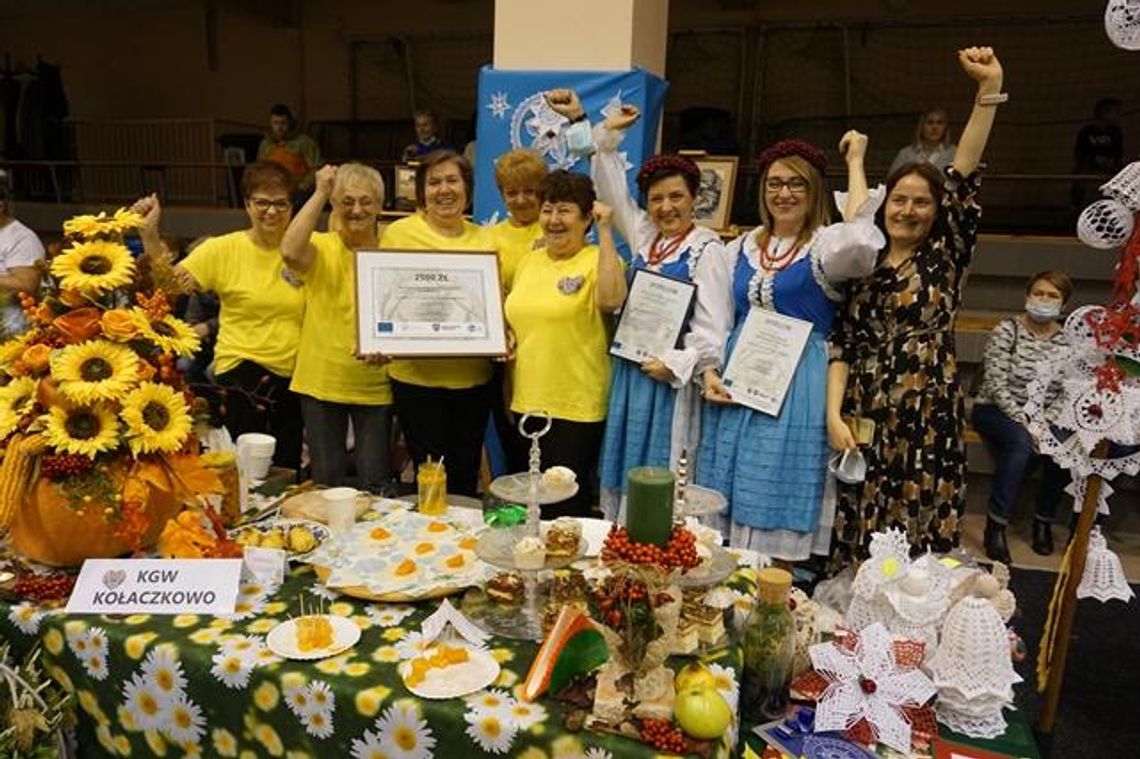 Andrzejki z KGW. Stoły aż uginały się od jedzenia (galeria)