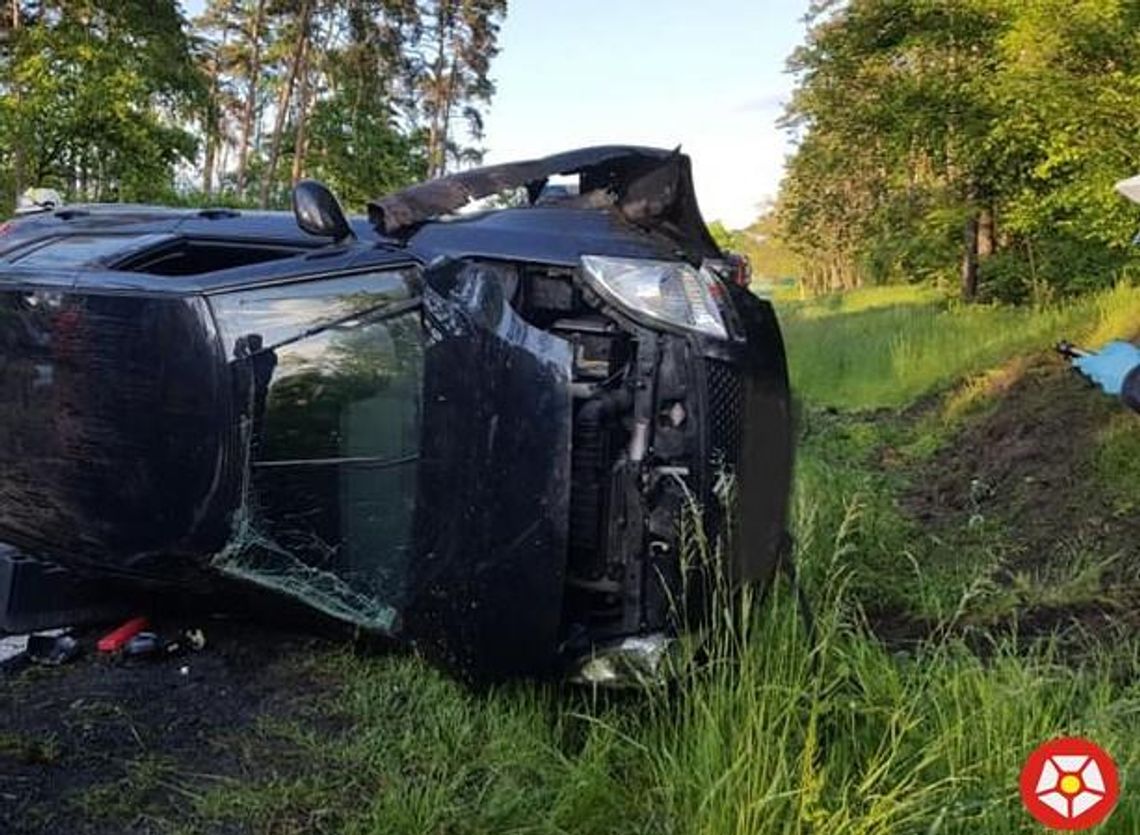 Auto wypadło z drogi. Kierującej nic groźnego się nie stało