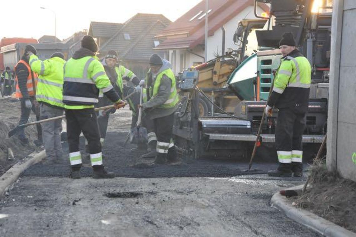 Będzie asfalt. Mieszkańcom więcej do szczęścia nie trzeba