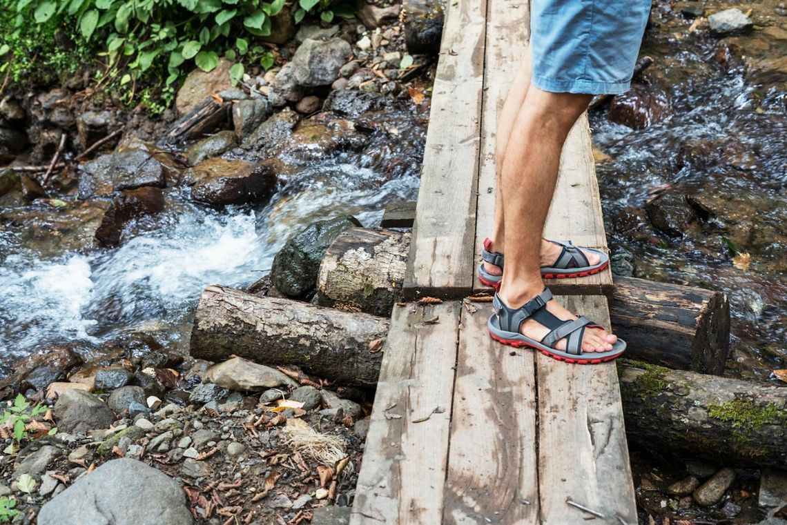 Buty męskie na lato – sprawdź, jakie modele najchętniej wybierają faceci