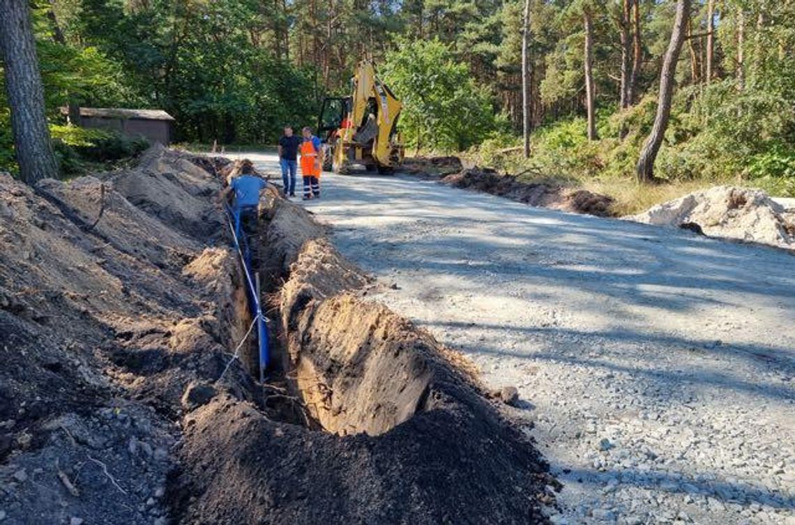 Była szutrowa, jest asfaltowa. Powstała droga w Zapowiedni