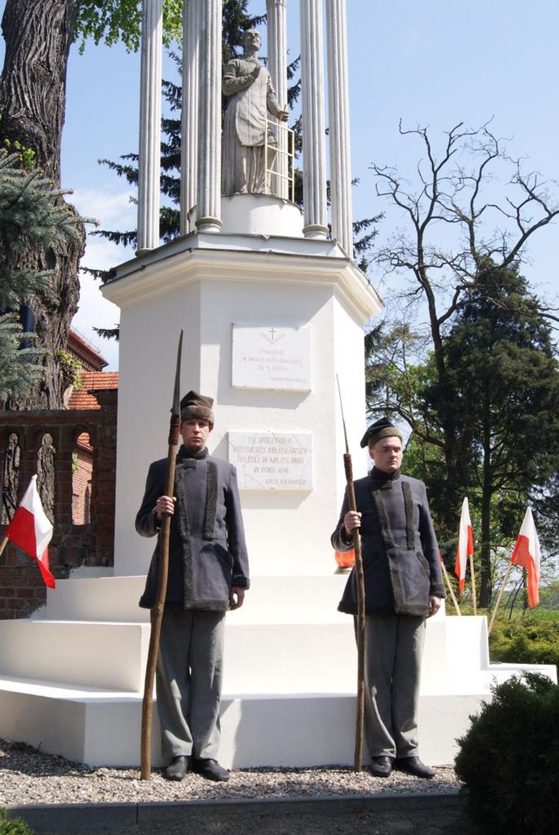 Chwała bohaterom, kosynierom miłosławskim