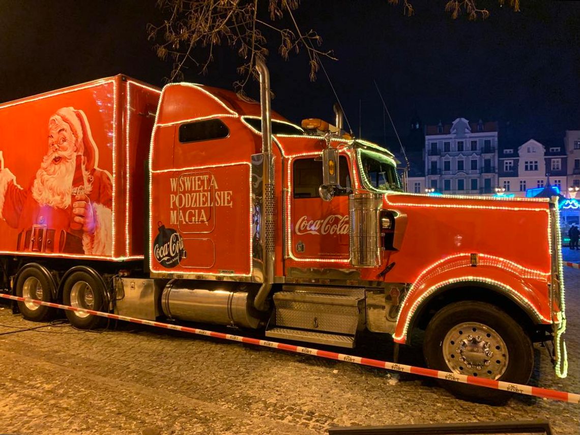 Ciężarówka Coca Coli, grzaniec i wesołe miasteczko. Tak świętuje Gniezno!