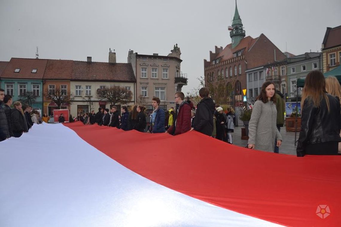 Cztery zwrotki hymnu, czyli "Rekord dla Niepodległej" (galeria/wideo)