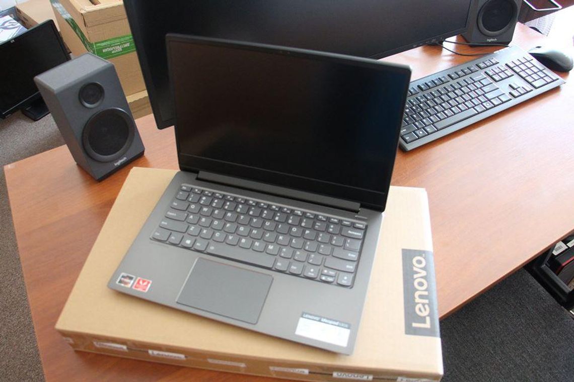 Dojechały laptopy. To dobra wiadomość dla uczniów i nauczycieli