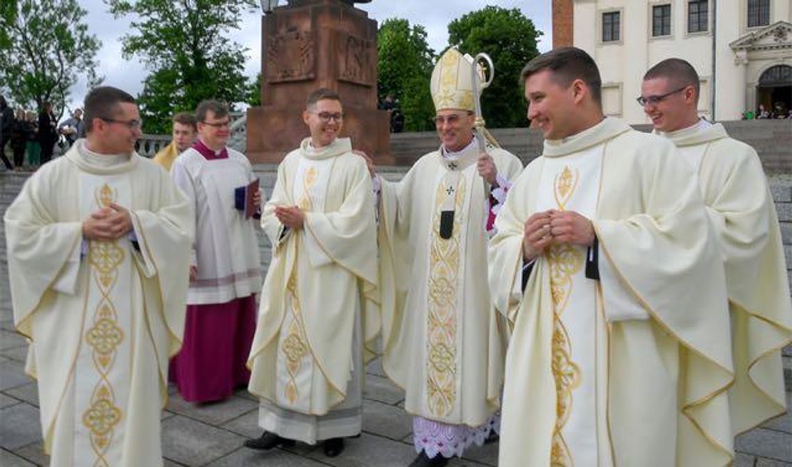 Historyczny dzień dla parafii w Orzechowie. Dwóch nowych księży