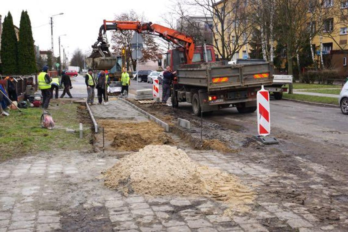 Inwestycja w bezpieczeństwo, ale i wygląd. Trwa modernizacja ulic