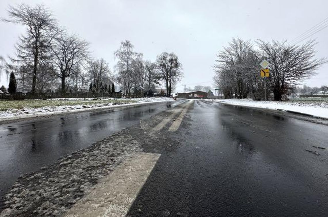 Kierowco, noga z gazu! Od rana pada śnieg i jest ślisko