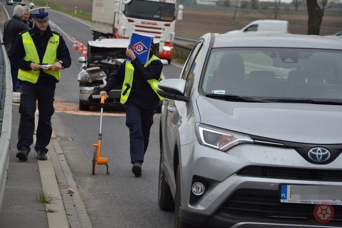 Kolizja na wiadukcie przy VW (galeria)