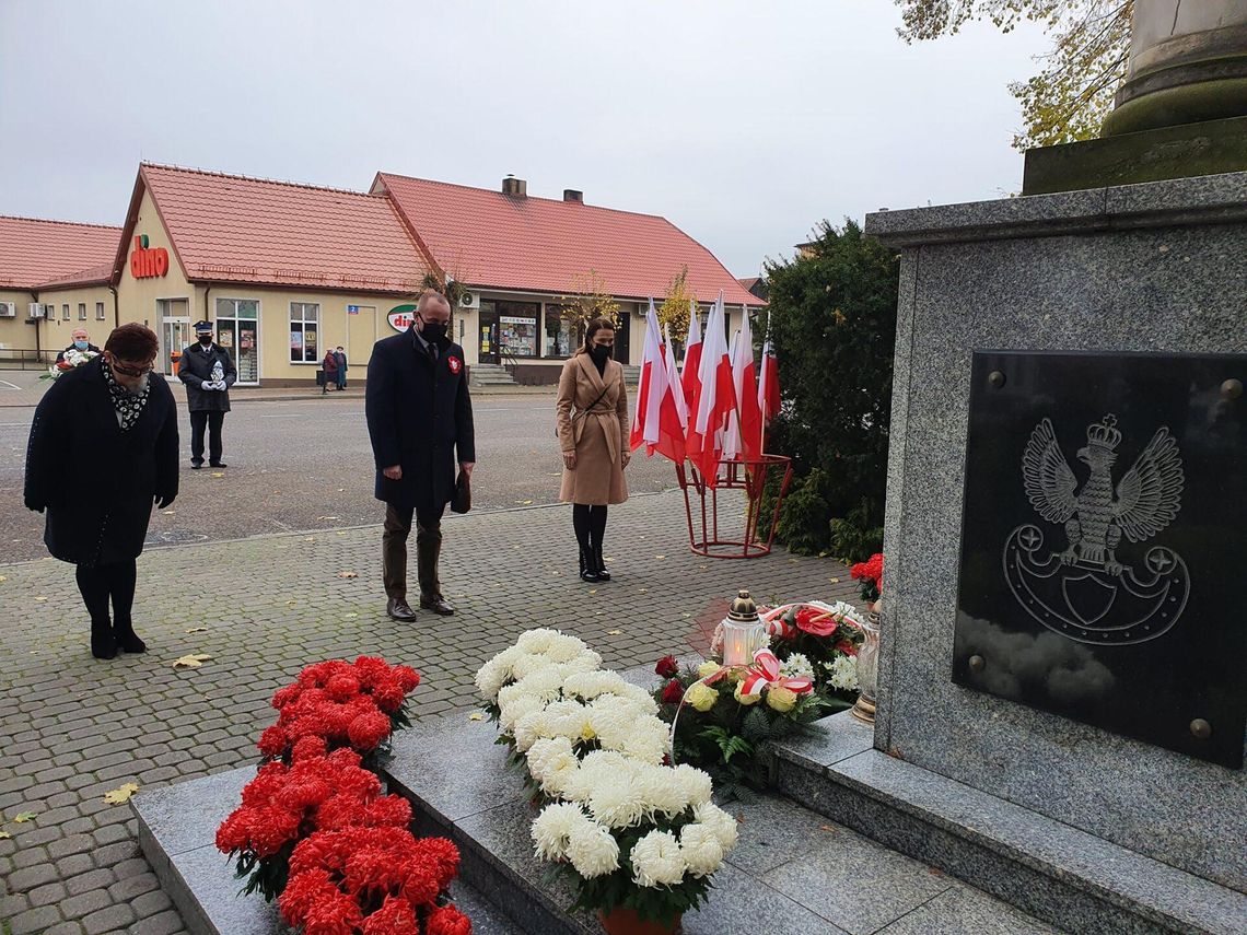 Limity w kościele i przy pomniku. Dziwne świętowanie (galeria)