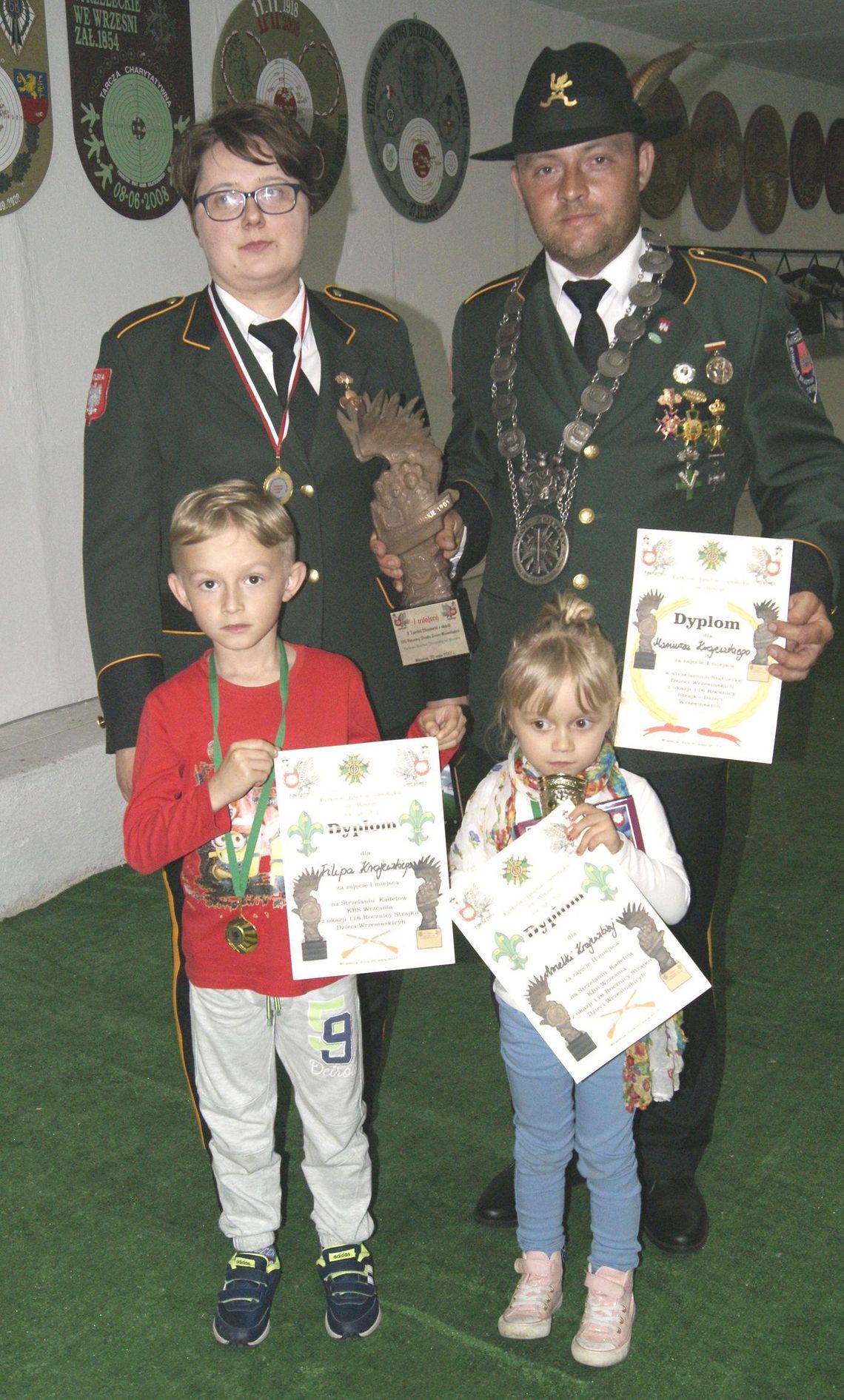 Mariusz Krajewski z brązową statuetką w turnieju strzeleckim Bractwa Kurkowego (galeria)