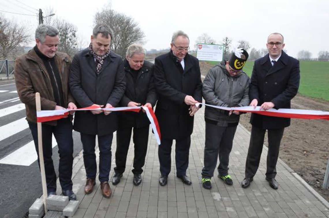 Milion w krótki odcinek chodnika. Czy można drożej?! (galeria)