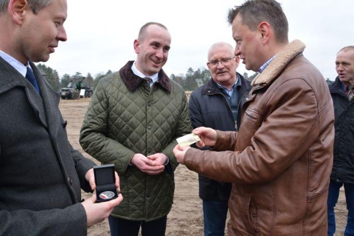 Minister na przekazaniu sztandaru od mieszkańców Pyzdr (galeria)