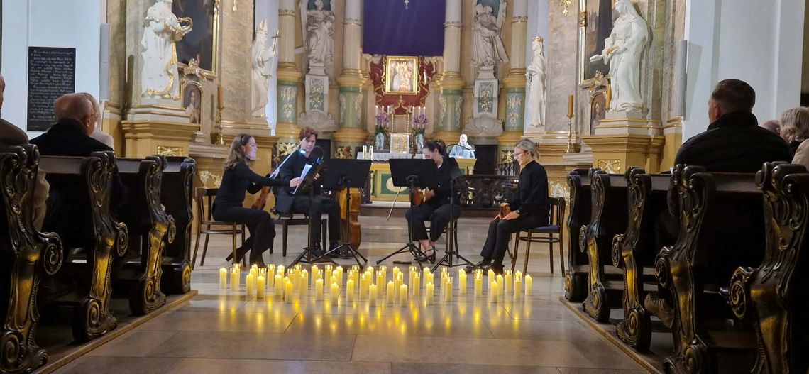 Muzyczne rekolekcje w sercu Gniezna. „7 ostatnich słów Chrystusa” poruszyło słuchaczy