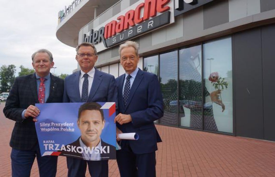 "Nadszedł czas wielkiej zmiany". Członkowie PO przed galerią