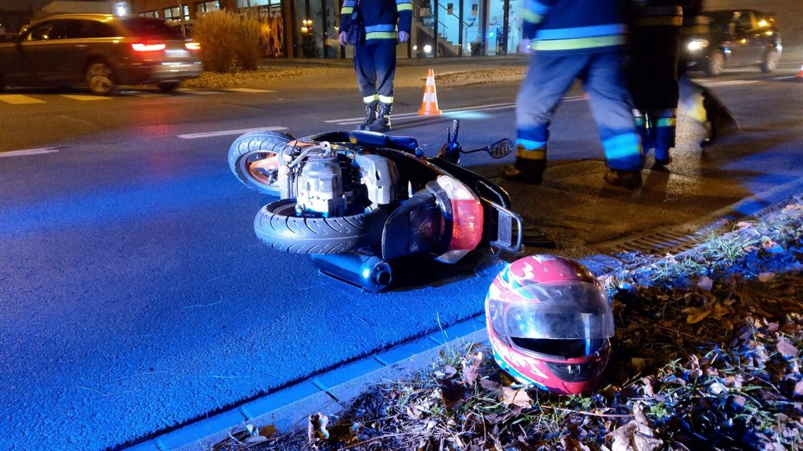 Niebezpiecznie na Legii Wrzesińskiej. Skuterzysta w szpitalu (galeria) Niebezpiecznie na Legii Wrzesińskiej. Skuterzysta w szpitalu (galeria)