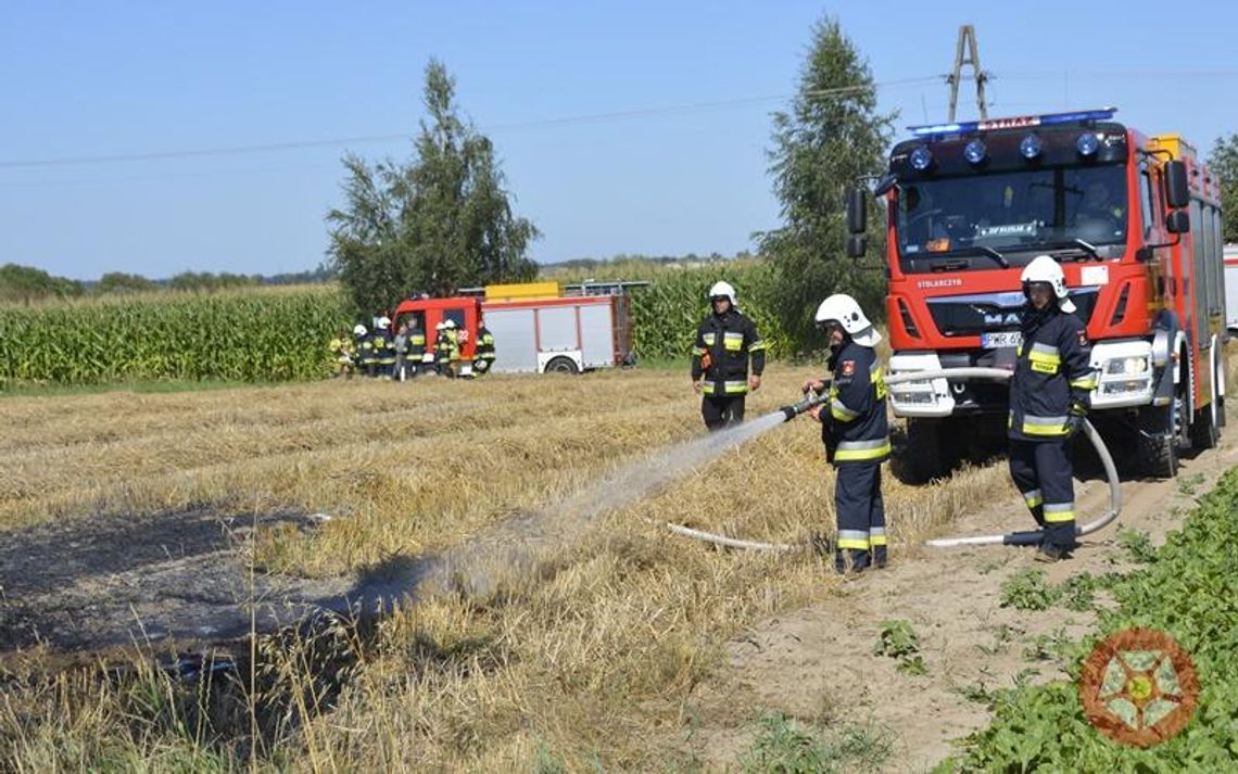 Niegroźny pożar ścierniska we wsi Książno