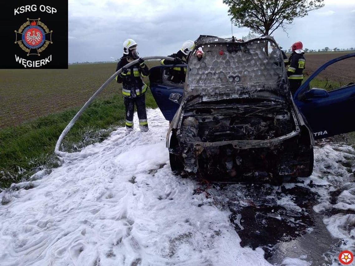 Opel spłonął w Otocznej