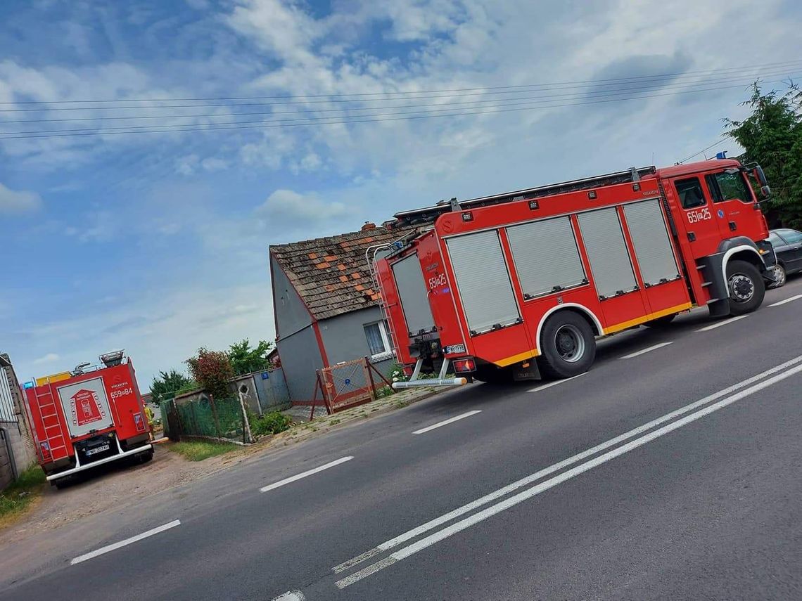 Paliło się bmw. Na miejsce zadysponowano dwa zastępy straży