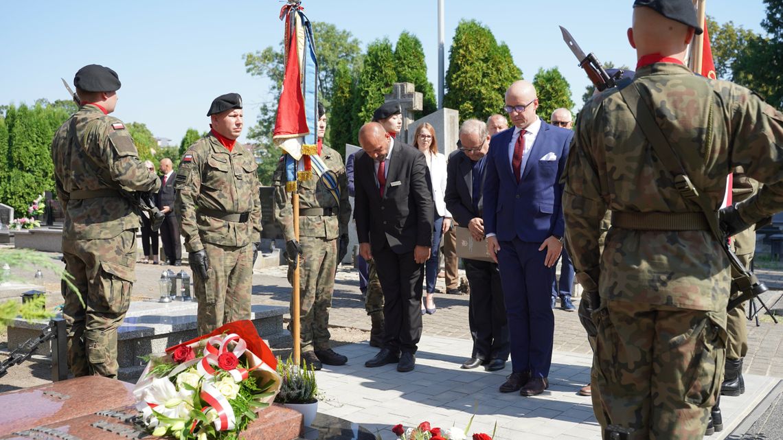 "Pamiętamy o naszym patronie". Gen. Roman Abraham jest dla nich wzorem