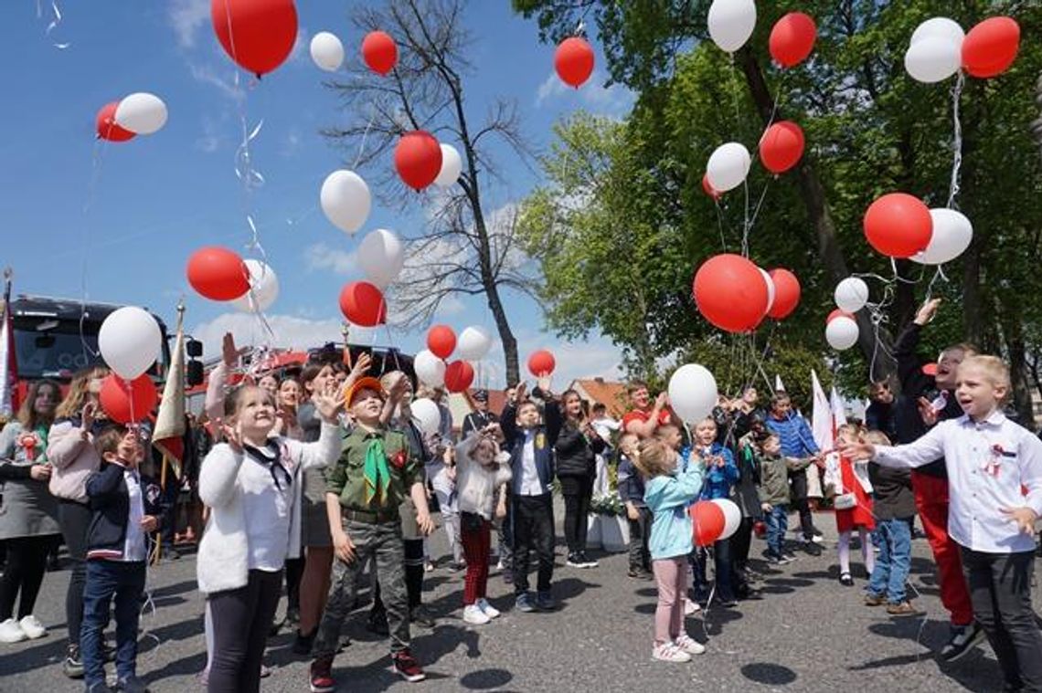 Patriotycznie w Pyzdrach. Biało-czerwone święto (galeria)