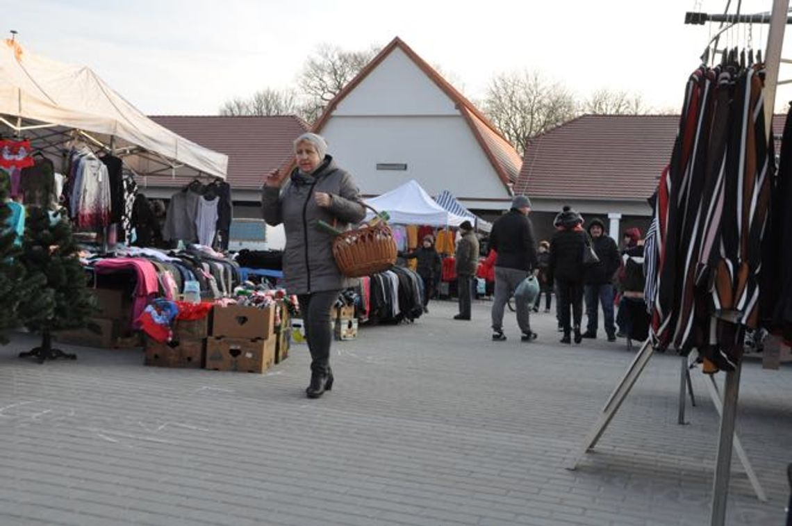 Pierwszy dzień na nowym targowisku (galeria)