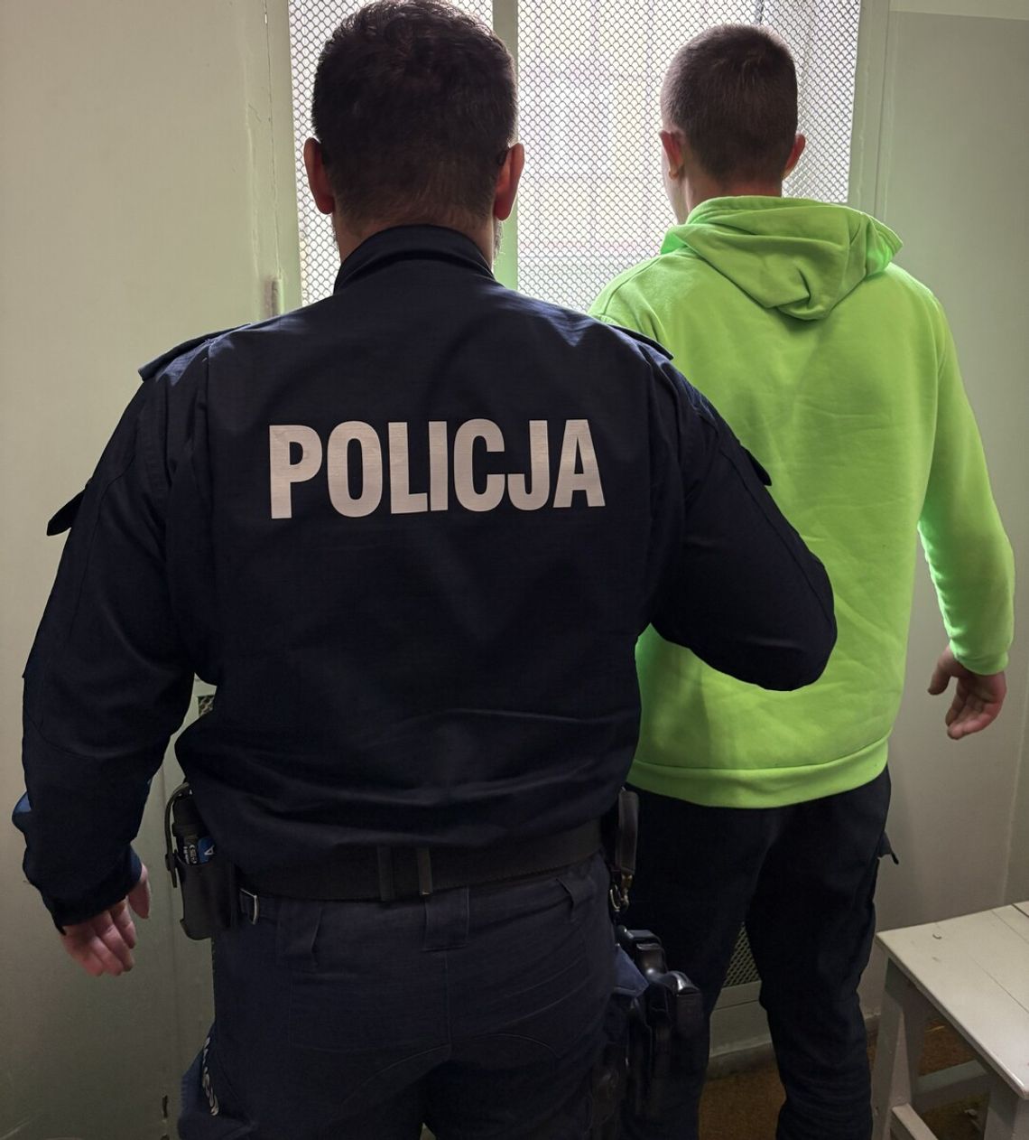 Podał się za brata bliźniaka, żeby uniknąć więzienia. Wpadł podczas kontroli Podał się za brata bliźniaka, żeby uniknąć więzienia. Wpadł podczas kontroli