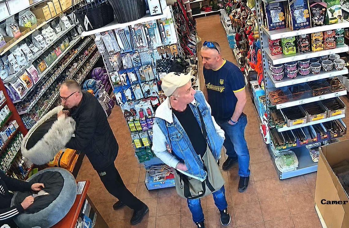 Policja w Gnieźnie poszukuje trzech mężczyzn podejrzanych o kradzieże. Rozpoznajesz ich? Policja w Gnieźnie poszukuje trzech mężczyzn podejrzanych o kradzieże. Rozpoznajesz ich?