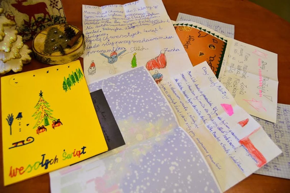 Policjanci i pracownicy śremskiej policji spełniają świąteczne marzenia dzieci