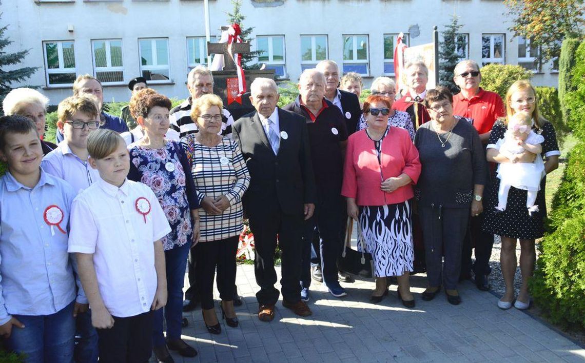 Pomnik w blasku słońca