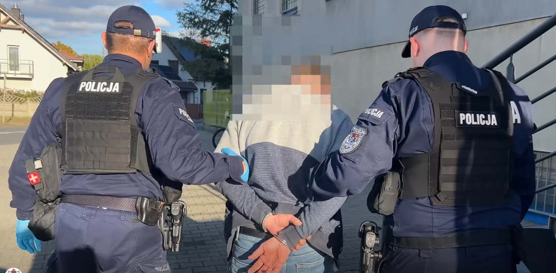 Ponad 3 promile, zakaz sądowy i ucieczka z miejsca kolizji. 42-latek zatrzymany po kradzieży alkoholu Ponad 3 promile, zakaz sądowy i ucieczka z miejsca kolizji. 42-latek zatrzymany po kradzieży alkoholu