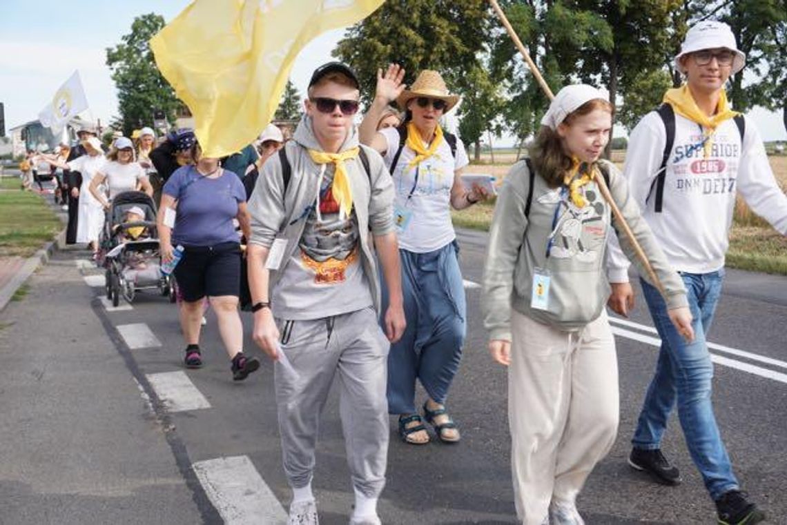 Poszli, bo czuli taką potrzebę. Pielgrzymi w drodze na Jasną Górę (galeria)