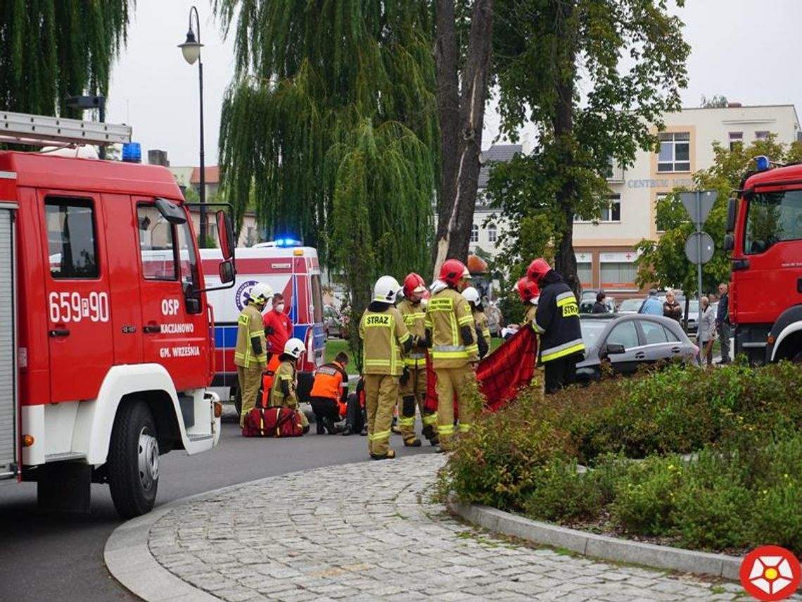 Potrącenie rowerzysty na Opieszynie. Mężczyzna trafił do szpitala (galeria)