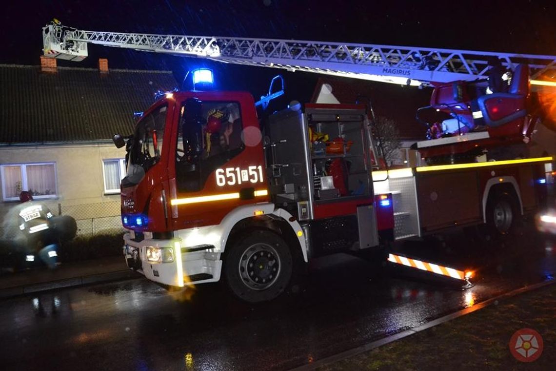 Pożar sadzy w kominie. 40-metrowa drabina na ratunek