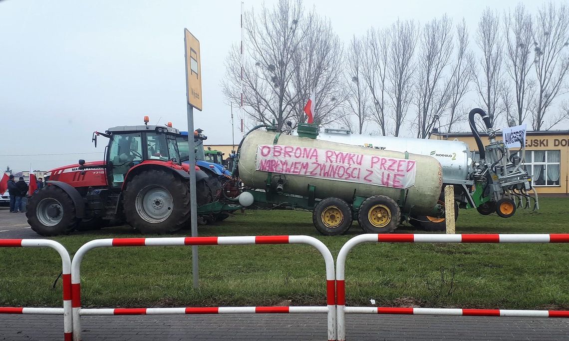 Rolnicy blokują drogi. Potężne utrudnienia!