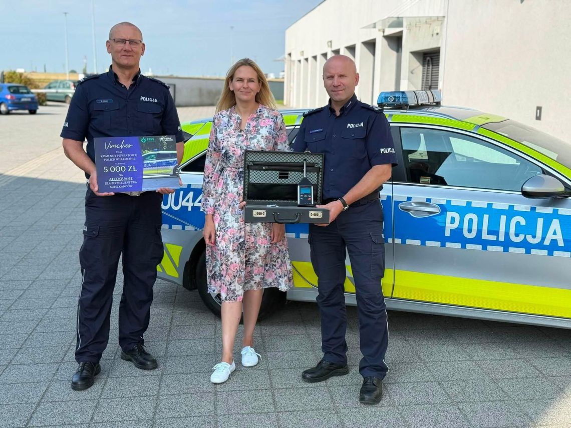 Sonometr i voucher na alkomat. Prezenty z okazji Święta Policji