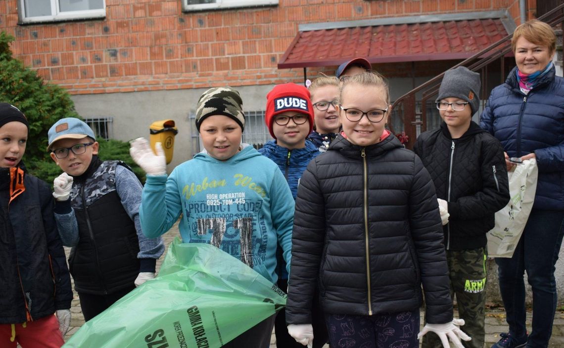 Sprzątali świat, zbierają zużyte baterie