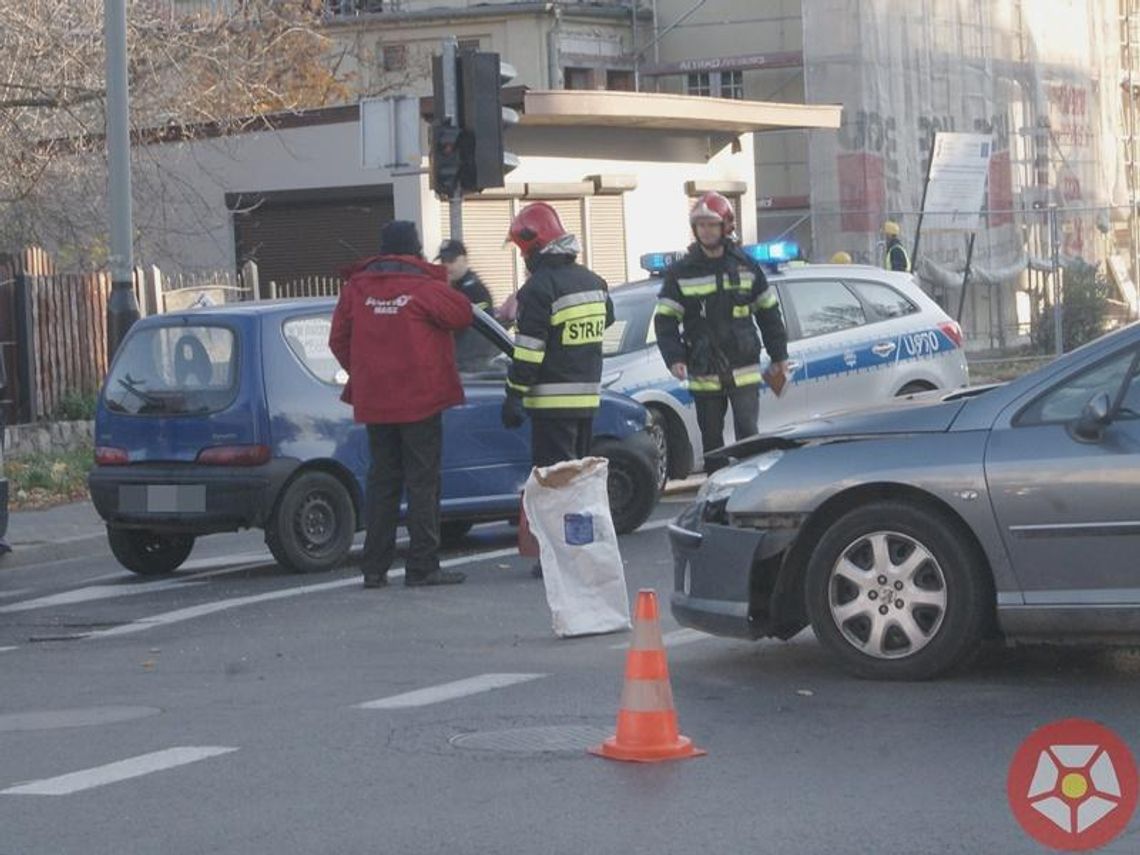 Stłuczka we Wrześni. Kierowca trafił na obserwację