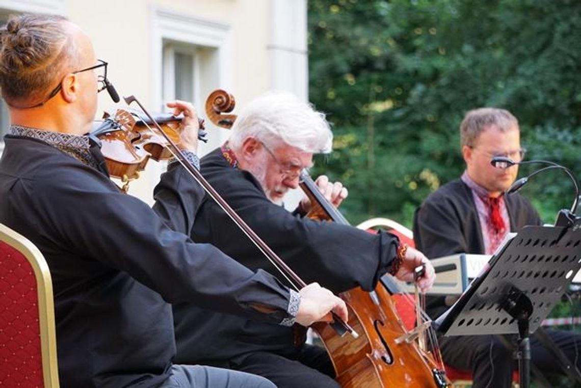 Tango w kołaczkowskim parku. To taniec, ale także muzyka (galeria)