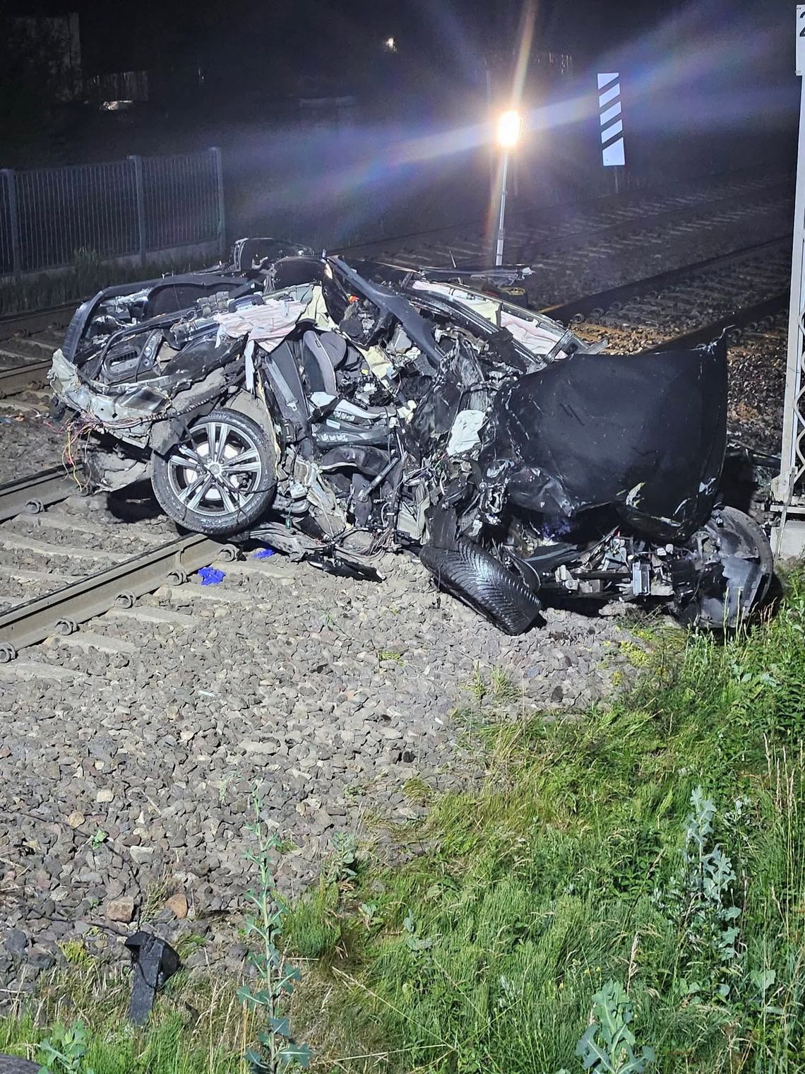 Tragiczny wypadek na przejeździe kolejowym w Nekli. Zginął 30-letni mężczyzna Tragiczny wypadek na przejeździe kolejowym w Nekli. Zginął 30-letni mężczyzna