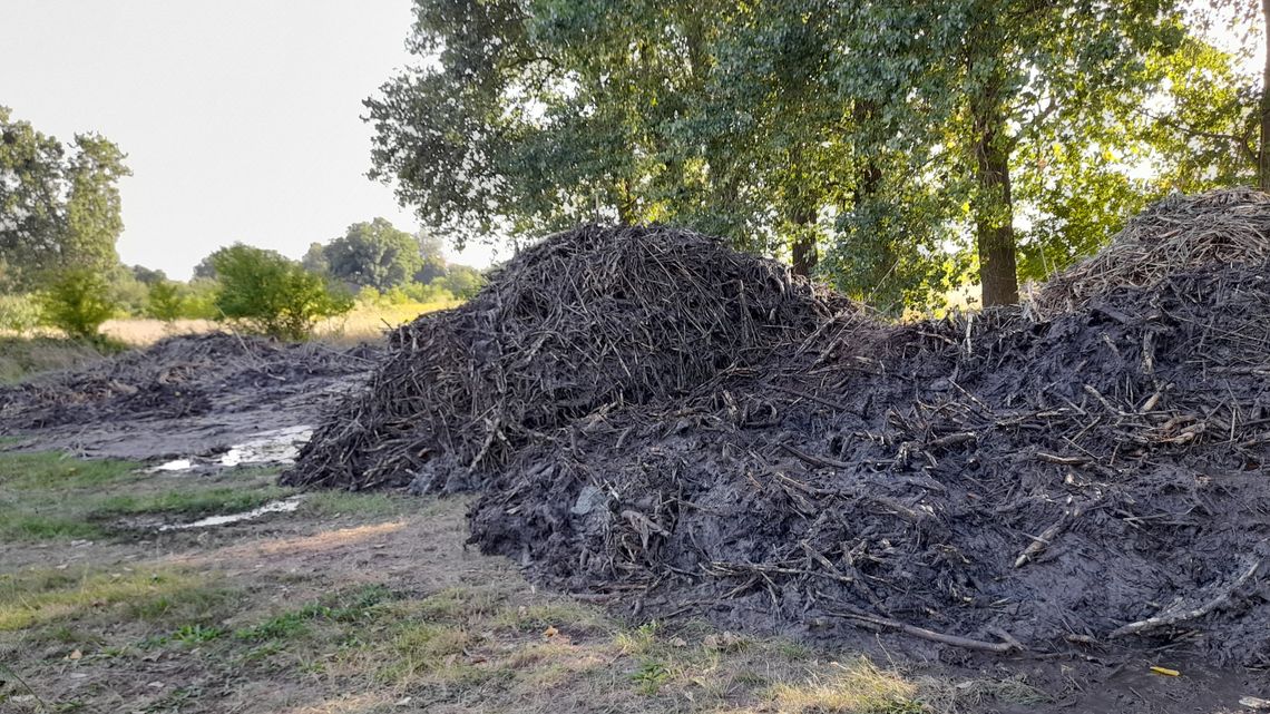 Tu na razie jest ściernisko... i nie zapowiada się na zmiany. "Burmistrz nie dba o wsie"