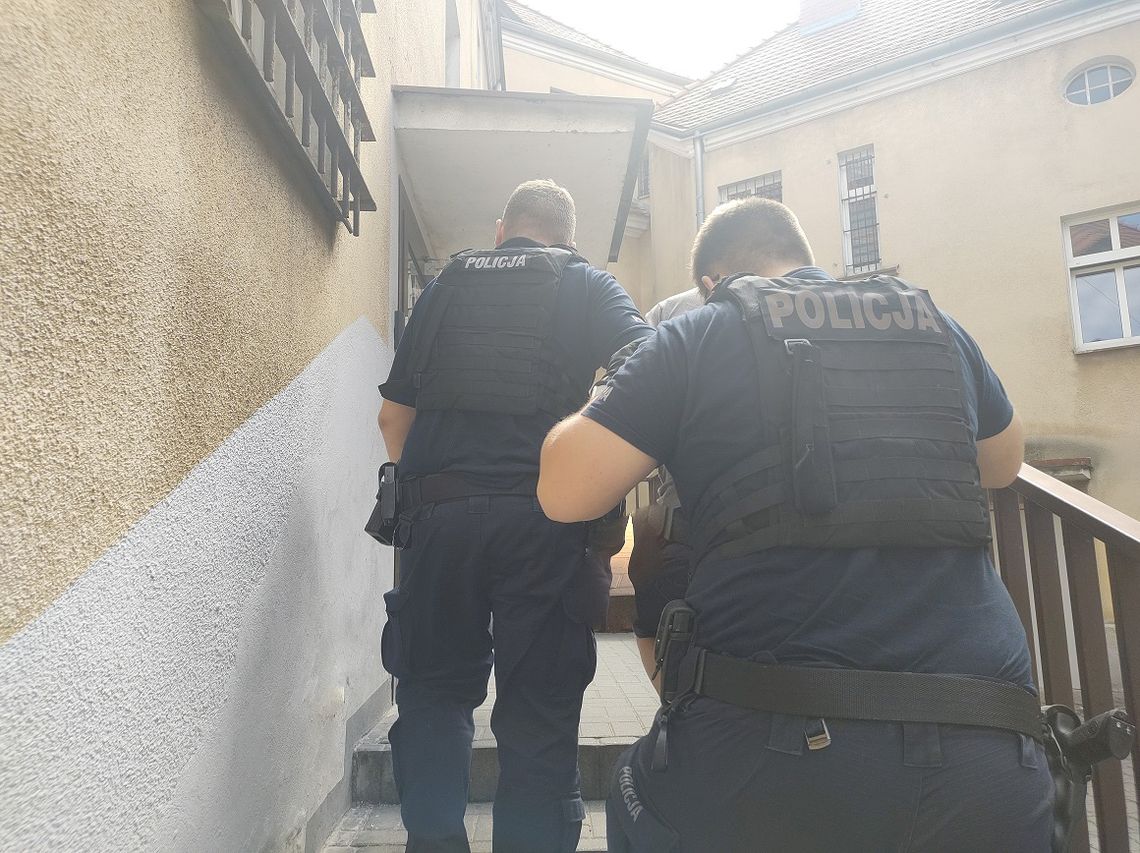 Ukradli dwa Mercedesy. Zatrzymali ich wrzesińscy policjanci