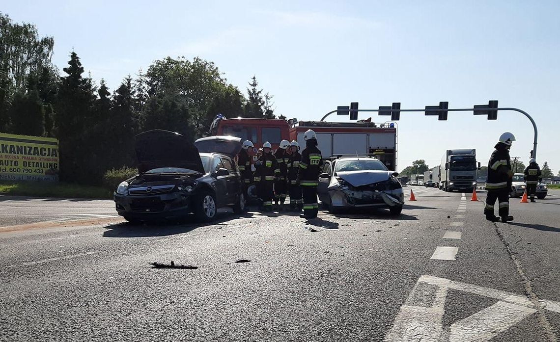 Utrudnienia w Nekli. Zderzenie dwóch samochodów