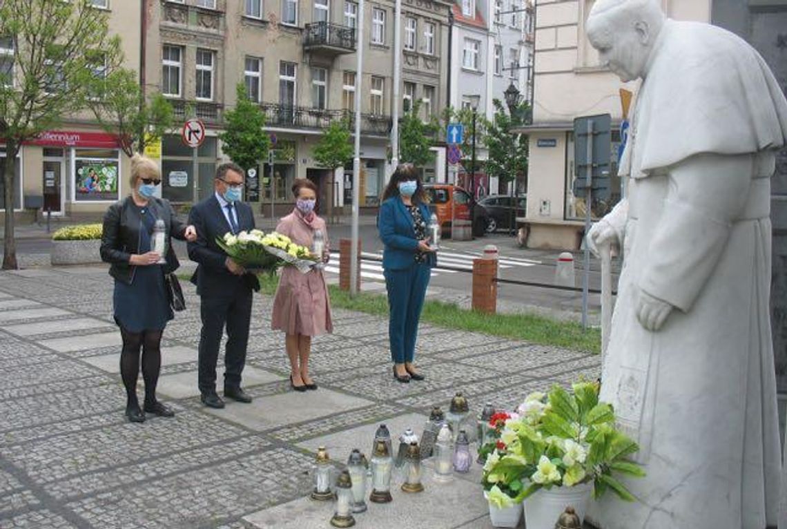 W hołdzie papieżowi. Dzień patrona szkoły przeniesiony do internetu