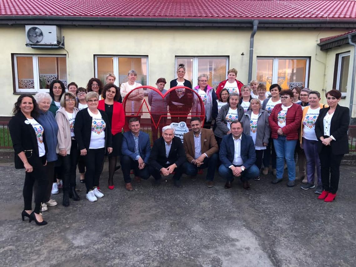 W Słomowie postawiono serce na nakrętki W Słomowie postawiono serce na nakrętki