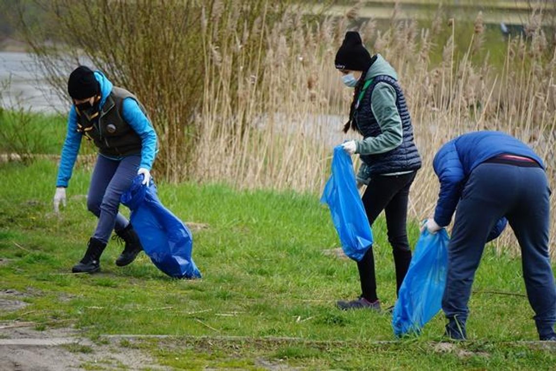 Wielki czyn społeczny. 50 osób posprzątało brzegi Warty (galeria)