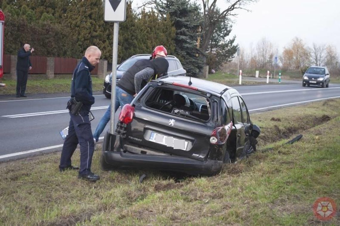 Wjechał do rowu i uciekł  - policja ustala dane kierowcy